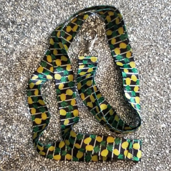 🎁 Free With Purchase - Picture 1 of 2